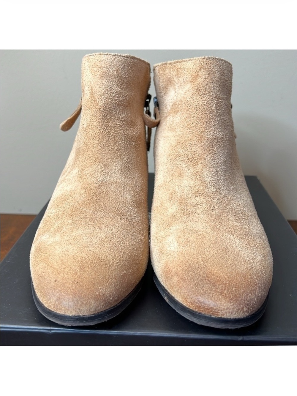 Vince Camuto Tricera Bamboo Aged Suede Booties size 8.5-